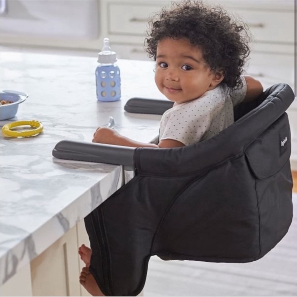Black Inglesina Fast Chair. Great for home or eating out!